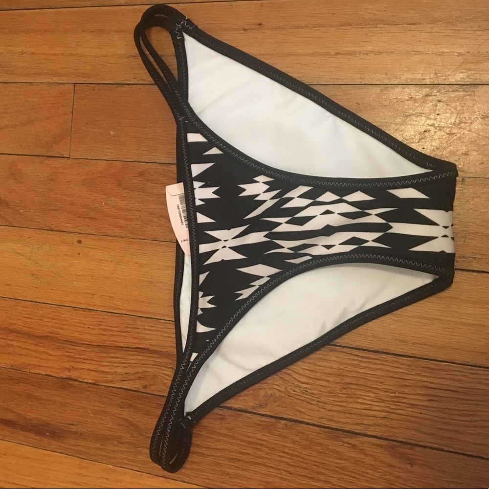 Victoria’s Secret SWIM black tribal XS bottoms